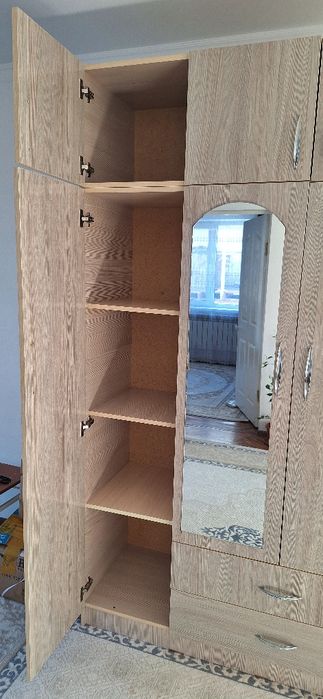 Шифоньер срочно продам