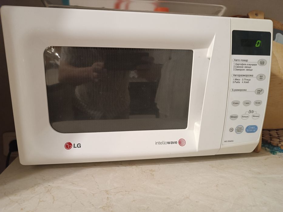Микроволновка LG MS-2042G.