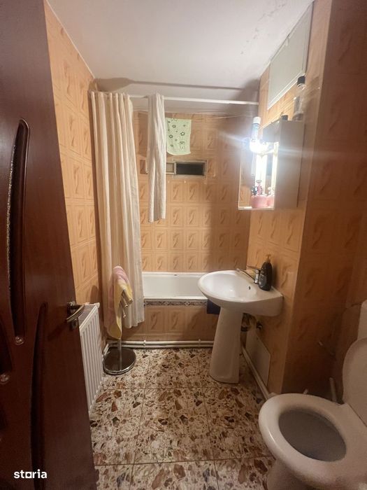 3 decomandate Amaradia parter înalt /4 76 mp centrală termică