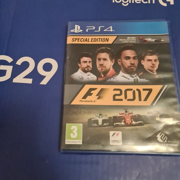 Продавам logitech g29 Playstation 4 +игри
