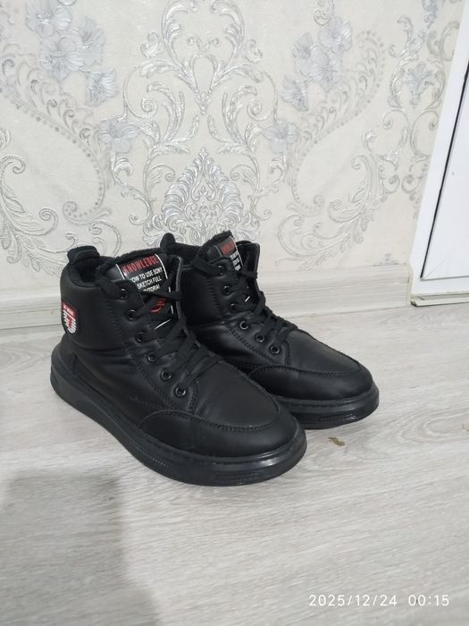 Зўр ботинка сотилади 38®