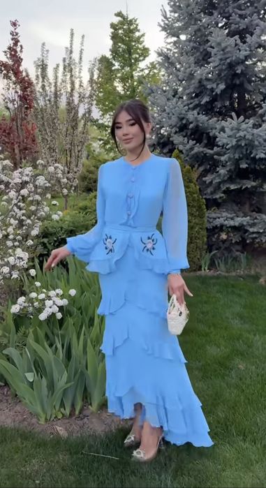 Эффектное ярусное платье