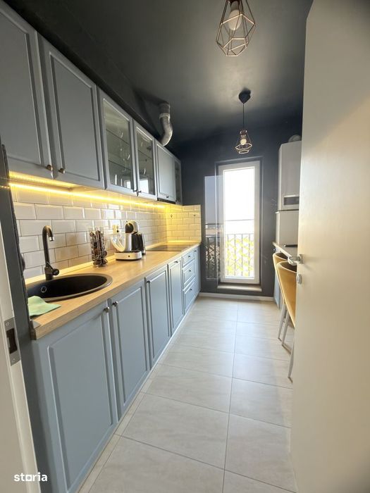 Ap. 2 camere,mobilat,bucatarie separata,balcon, parcare, în Cosmopolis