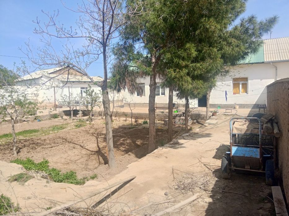 Uy sotiladi yashil dunyo bozoriga piyoda 5 minutlik yo'l