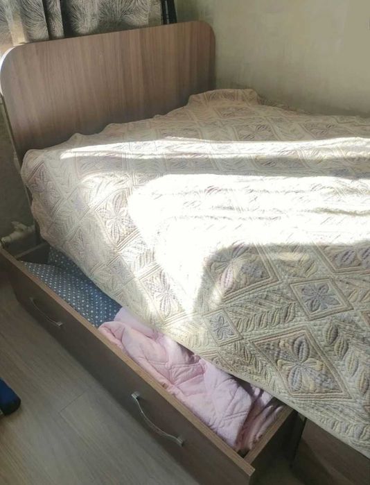 Продам кровати (матрасы в подарок)