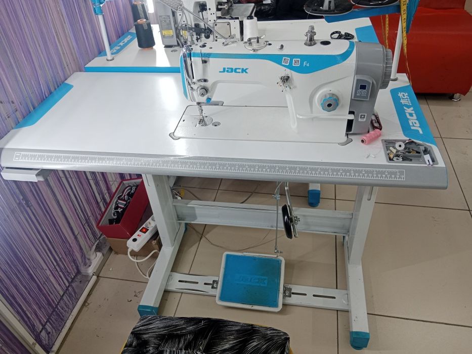 Швейная машинка Jack F4