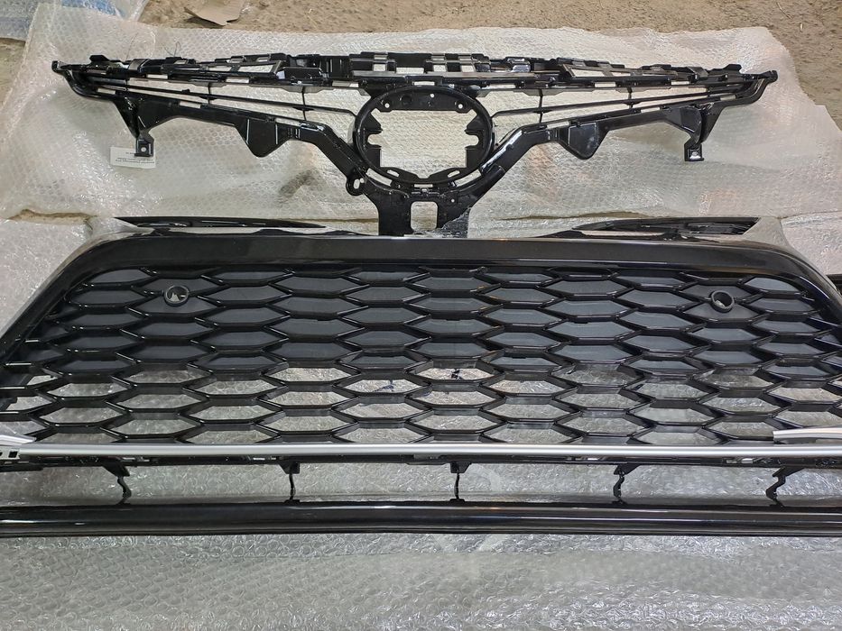 Решетки для Camry 75