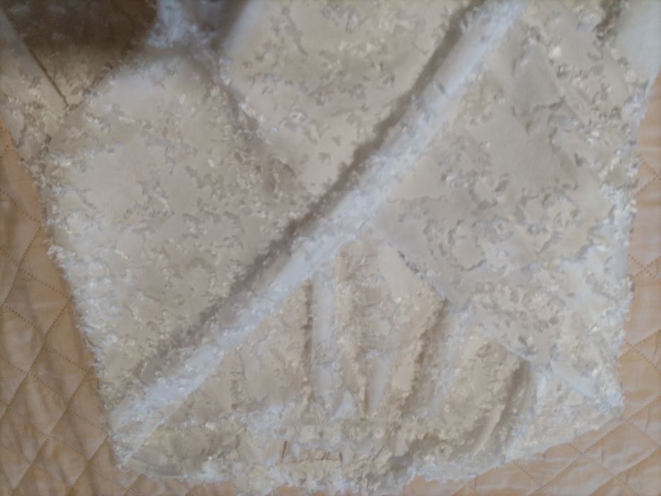 Ефектна блуза с отворени ръкави