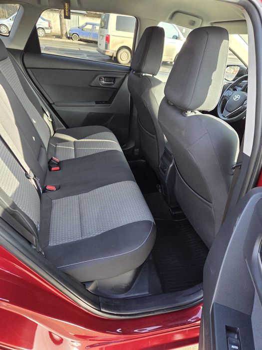 TOYOTA Auris  Hatchback hibrid 1.8L - pret usor negociabil