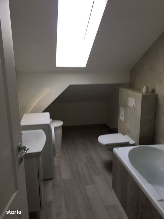 Proprietar, inchiriez apartament cu 3 camere in suprafata de 101 mp