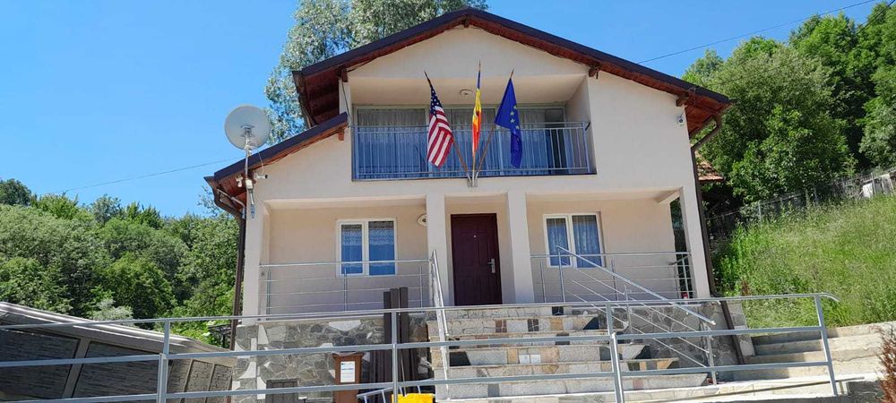 Casa la munte aproape de Paltinul