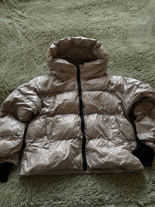 Куртка серебристого цвета зимняя