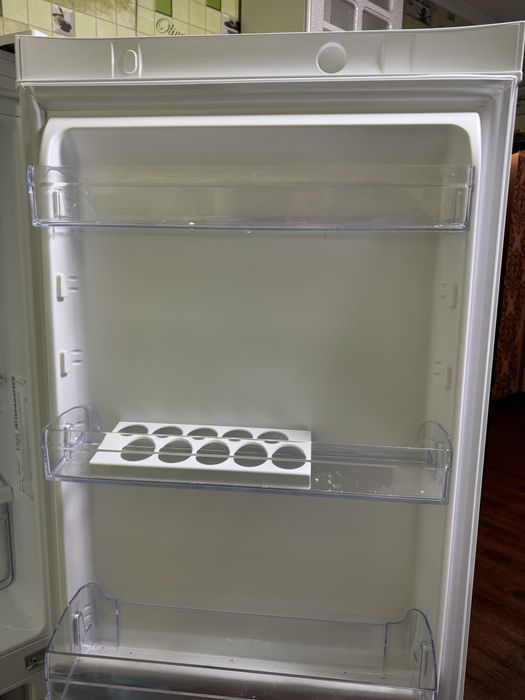 Проаю холодильник Indesit