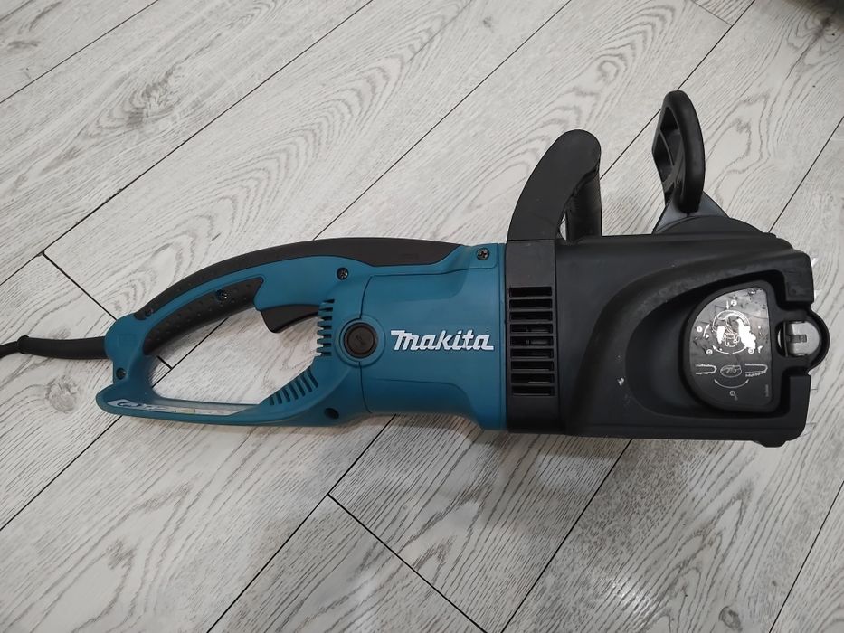 Пила Makita UC4530A