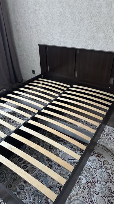 Двуспальная кровать