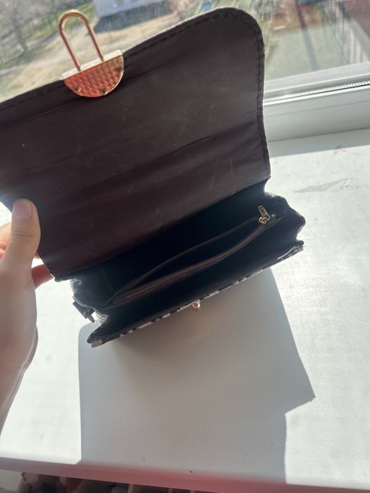 Сумка(сөмке) жыртық емес, бауы бірге бар