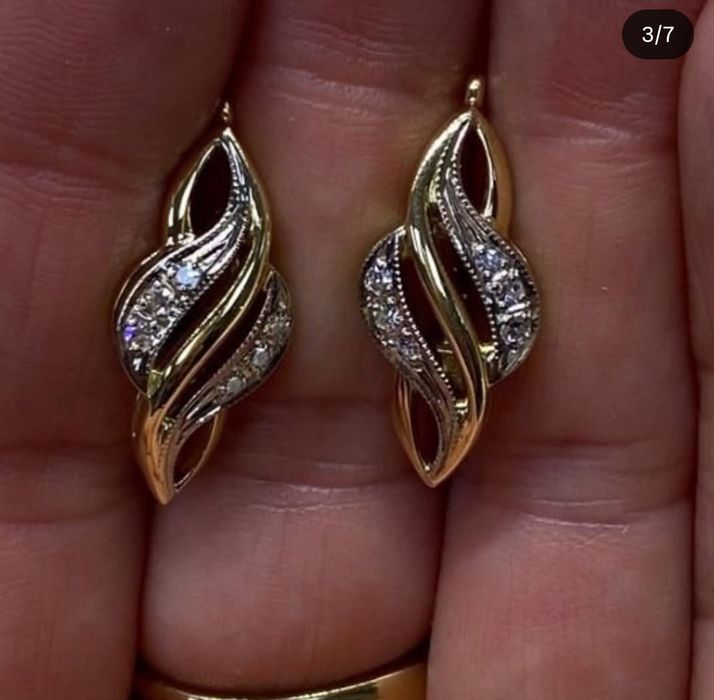 Серьги золотые с бриллиантами