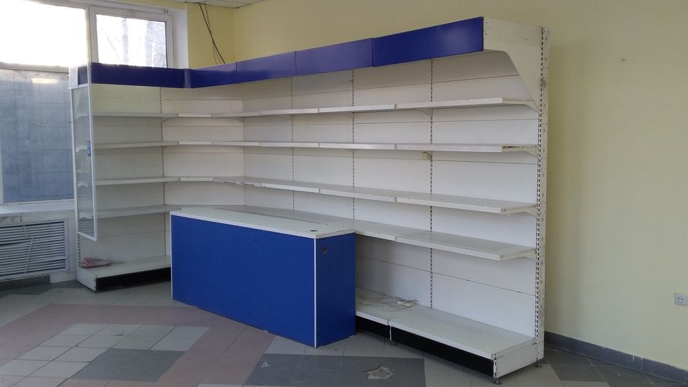 Стеллажи пристенные.
