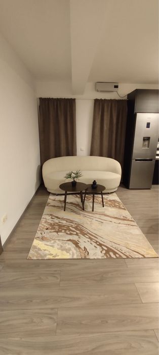 Inchiriez apartament