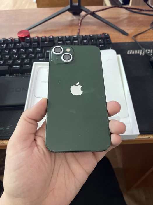 Продам Iphone 13