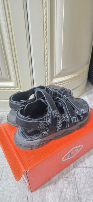 Кроссовки летние