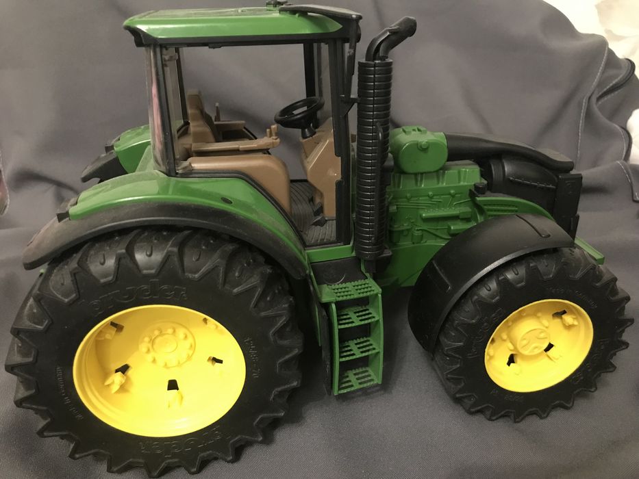 Продам модель трактора John Deere BRUDER Джон дир «Брудер»