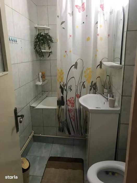 Apartament 2 camere, etaj 1, Exercitiu Pitesti, pret 89000 euro