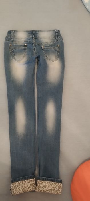 Vând blugi in stare foarte buna