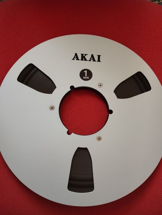 Akai 10. Фирменная с лентой.