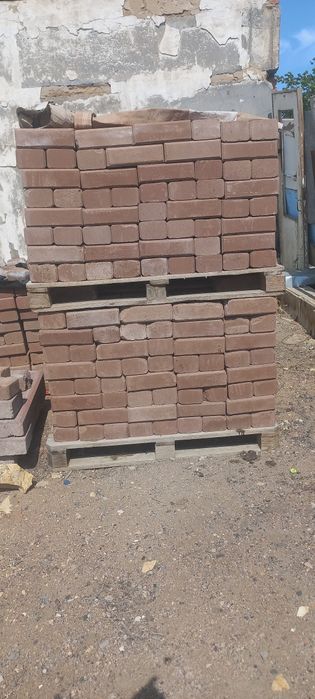 Продаётся красный кирпичи