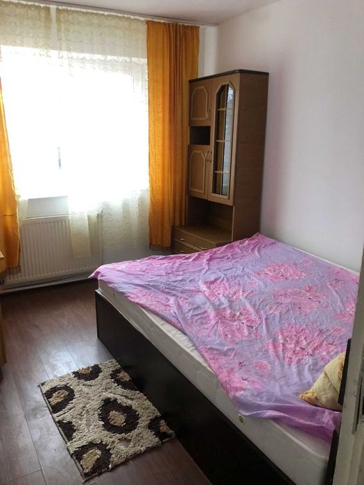 Apartament 3 camere IEFTIN Centru NELOCUIT