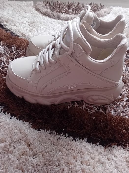 Vând adidași BUFFALO nr.37