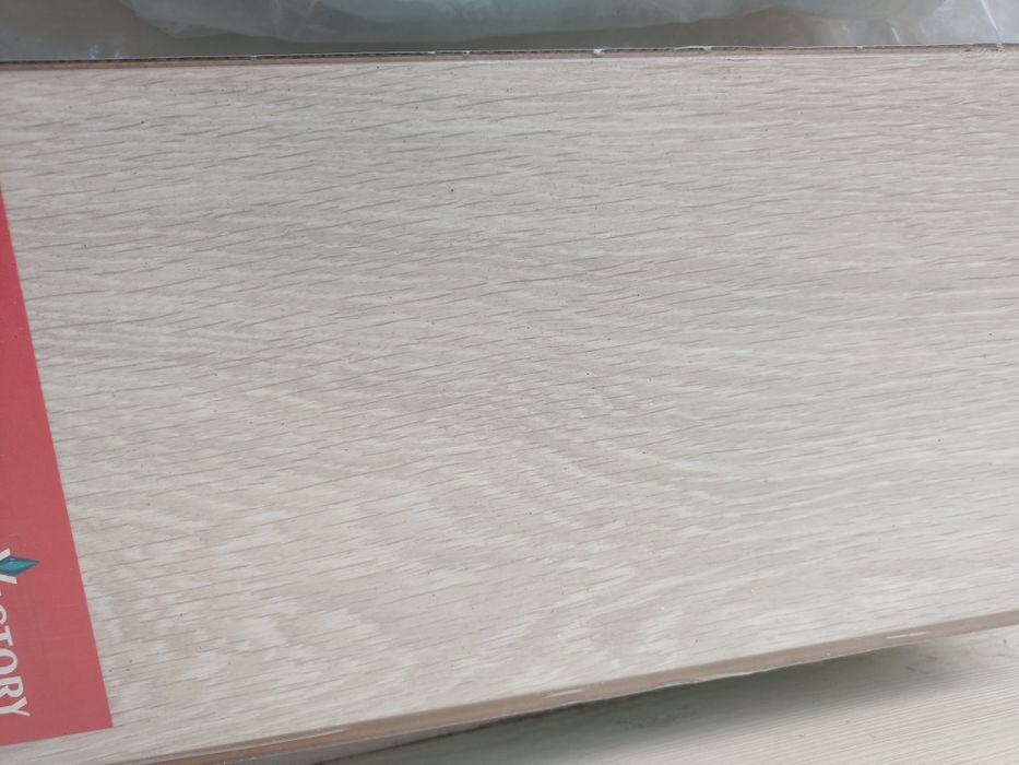 Недорого продам новый  ламинат