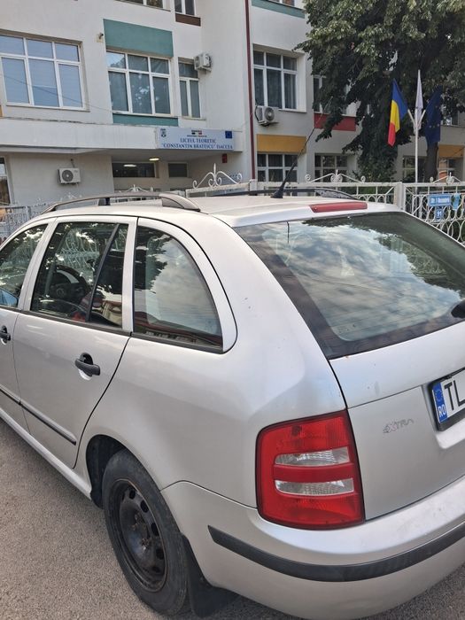 De vinzare scoda fabia 2003  E4