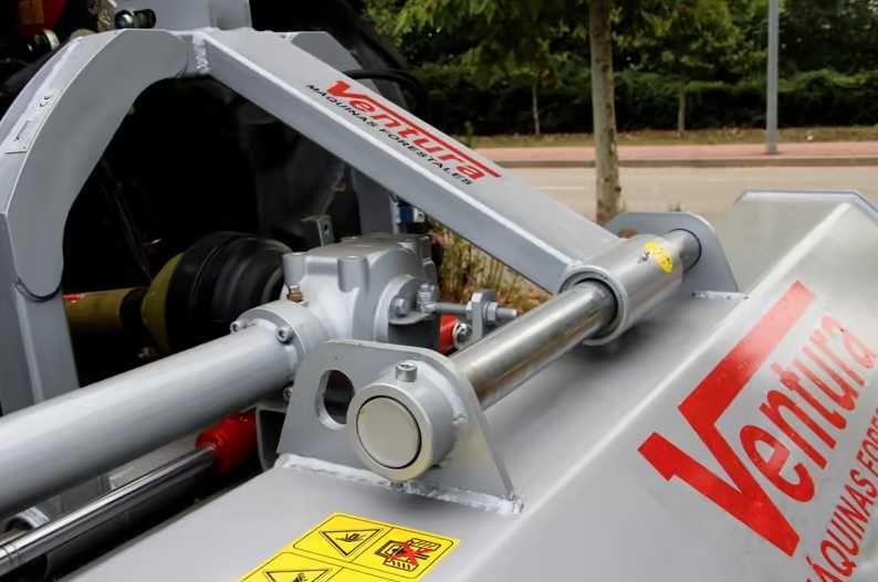 Tocător PROFESIONAL resturi vegetale pentru tractoare intre 50-95 cai