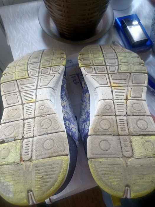 Продам кроссовки б/у.