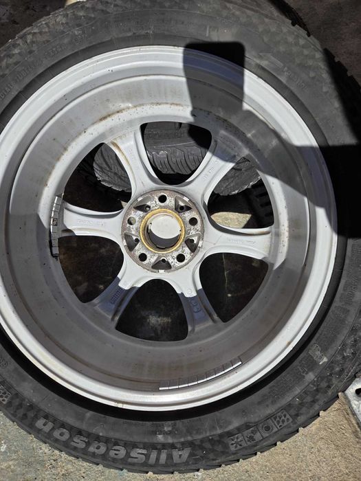 Всесезонни гуми с джанти