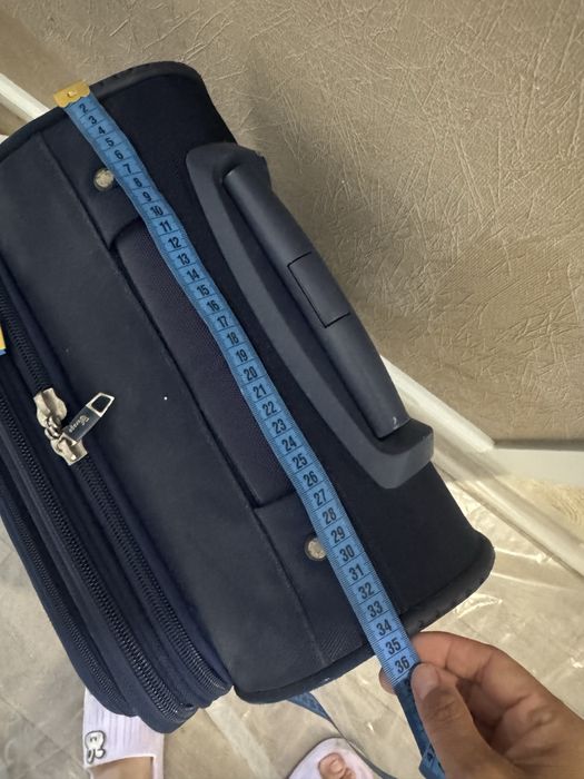 Чемодан синий 4 колеса