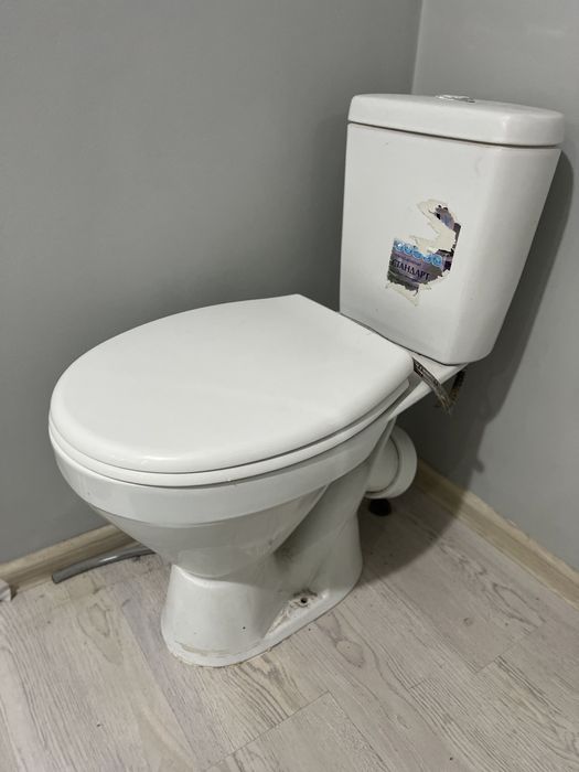 Зеркало, раковина, унитаз