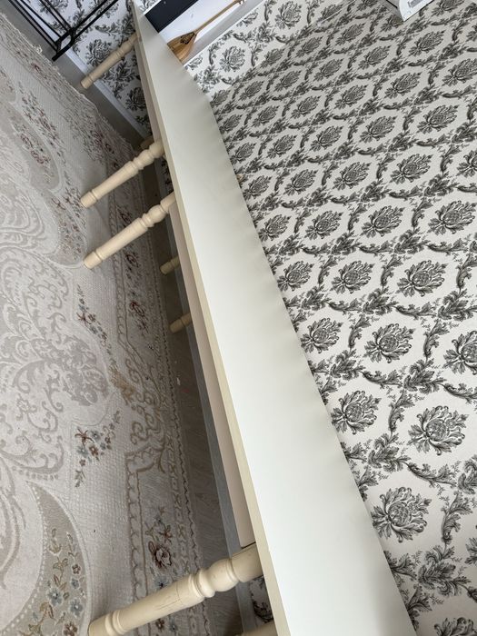 Стол и стулья  сатылады