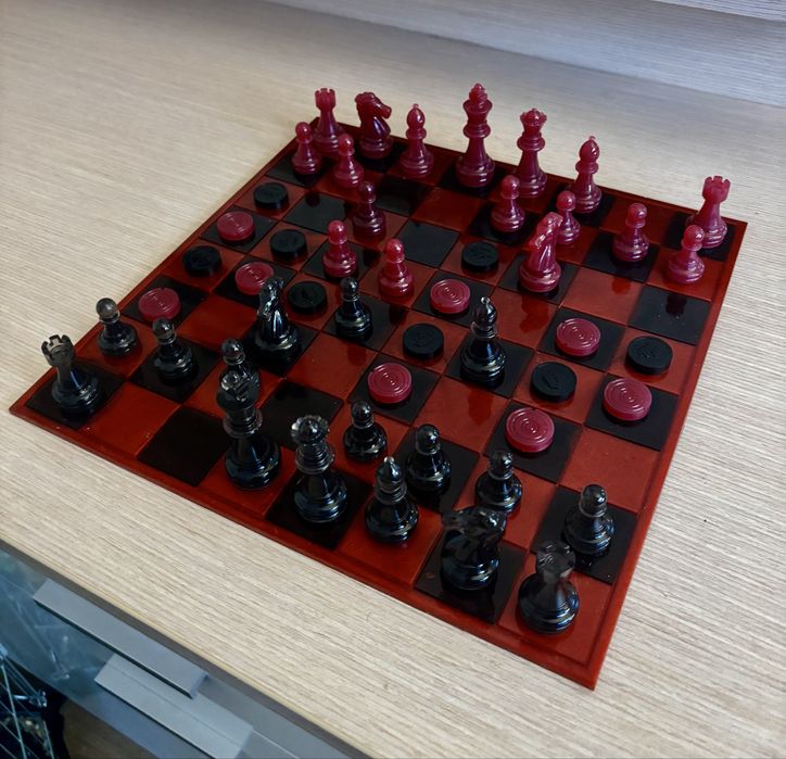 Шах от епоксидна смола (черно+червено) - 30х30 см