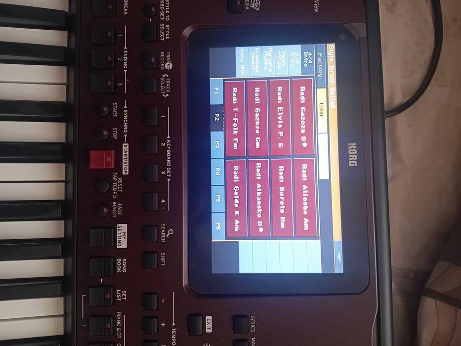 Korg pa 700 sintezator
