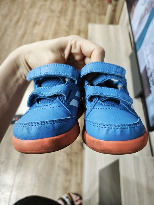 Обувки за момче  20 размер Адидас  adidas