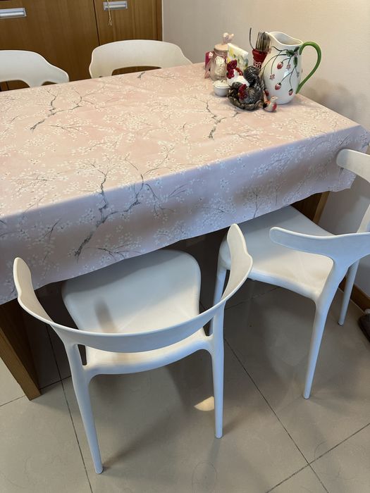 продам белые стулья