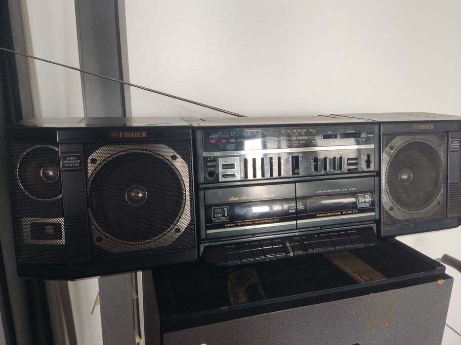 Radiocasetofon Fischer stare perfectă de funcționare..ukw ambele norme..