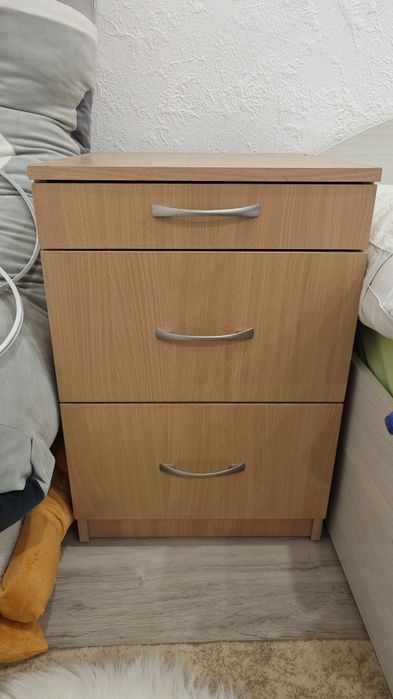 Продам угловой шкаф и две тумбочки