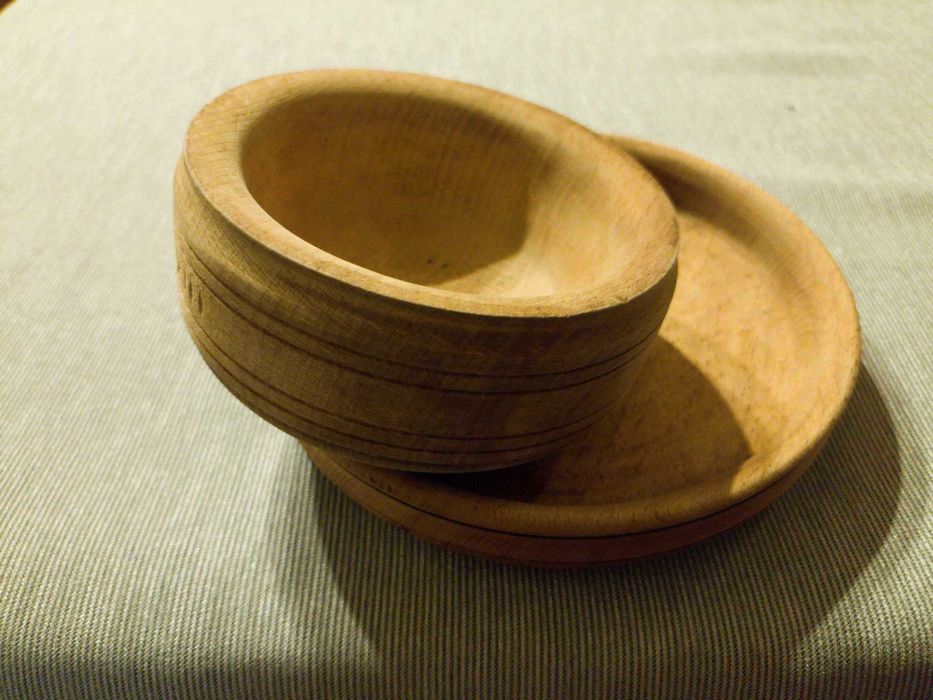 Две дървени купи