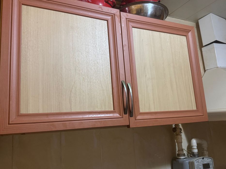 Kuxxiniy shkaf, garnitur sotiladi nafxi 300 (b/u) holati yaxshi