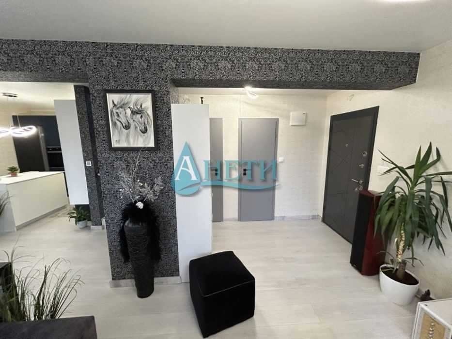 Стилно обзаведена къщи 200м2 с двор 521м2 в гр.Костинброд