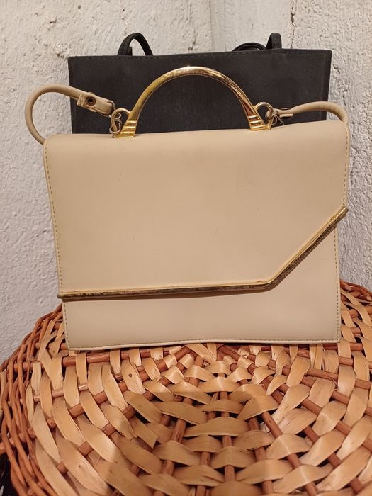 Дамски чанти и ръчно изработени битови торбички.